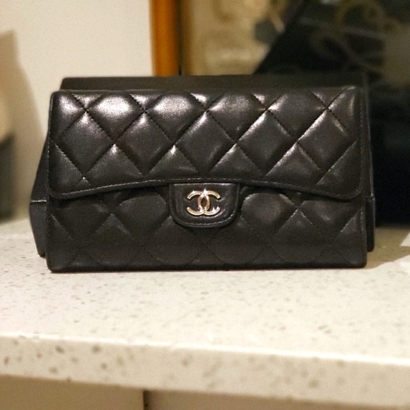 **SOLD**100% Authentic Chanel ClassicLambskin Flap - Picture 1 of 17